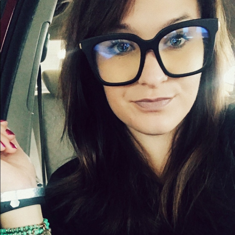 Meet your Posher, Laurel